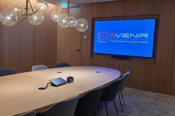 Aménager une salle de visioconférence mutualisée professionnelle